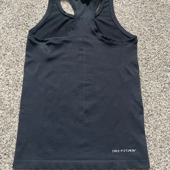 Women's size Small  Slim Fit Nike Dri FIT ADV tank top - Picture 3 of 4